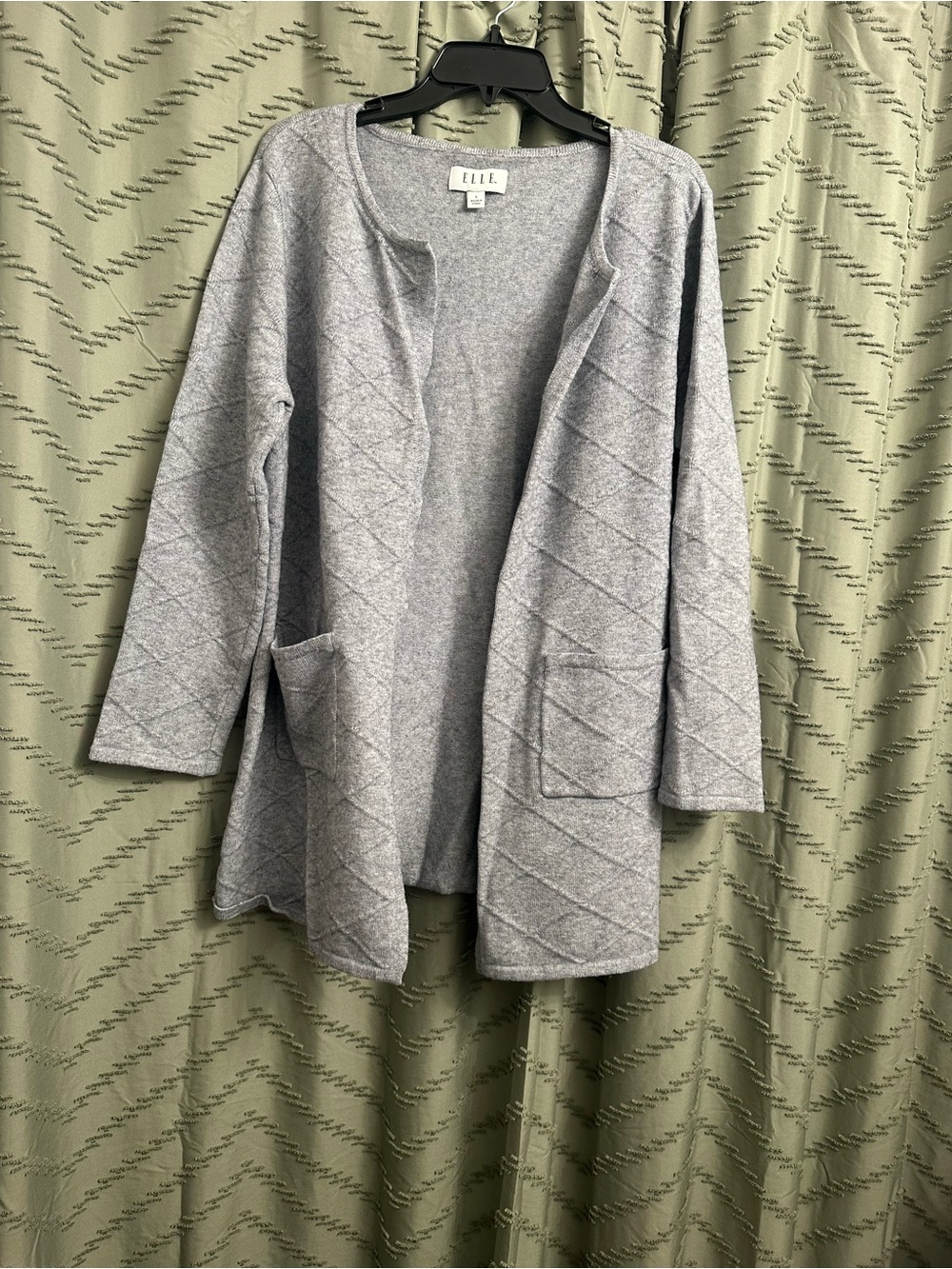 Elle Cardigan sweater size L
Long sweater
Grey gray
Car jacket
Bought at Koh